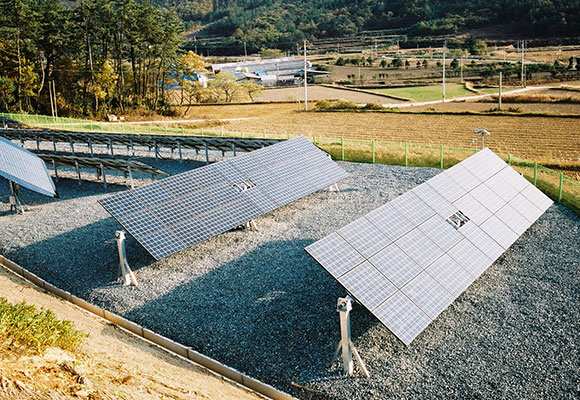 Single axis of tracking system photo