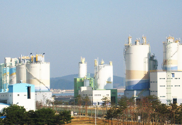 Taean refinery plant photo