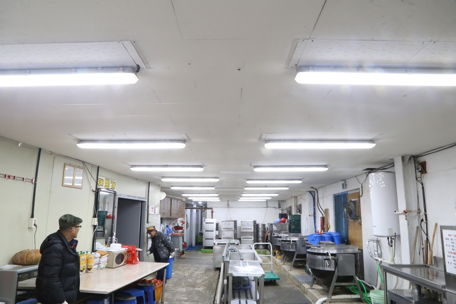 재능기부를 통해 밝아진 주방 내부 사진