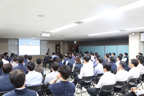 인도상인 공동체를 아니사요?라는 주제 개최한 SEI 포럼